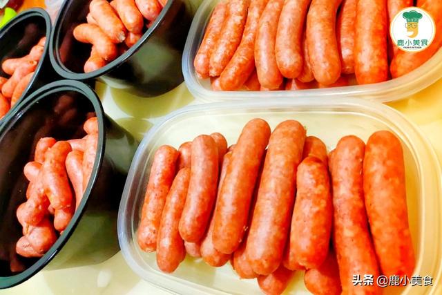 分享脆皮烤肠配方，谨记“一拌二灌三焯”，皮脆肉爽，一口爆汁