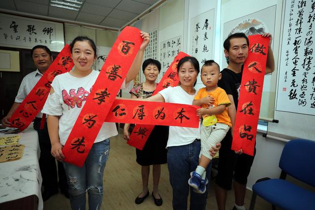 超级宝妈@陪读闹到自杀、管教儿子闹到自扎7刀,家长威严呢?3招立威