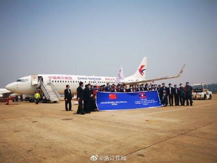 「光明网」老铁，我们来了！中国抗疫医疗专家组12人飞赴老挝