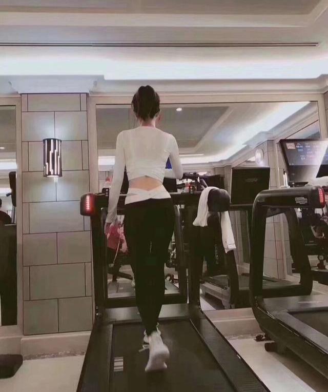 电影工厂|吐槽女星瘦得跟鬼一样的秦岚也向镜头屈服,减肥健身体重常年92斤