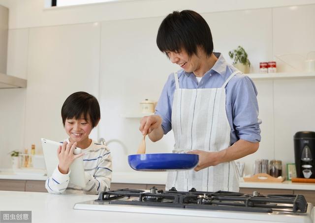『你的育儿经』英国“懒妈”走红网络，每月只给孩子做2次饭，15年省下10万元