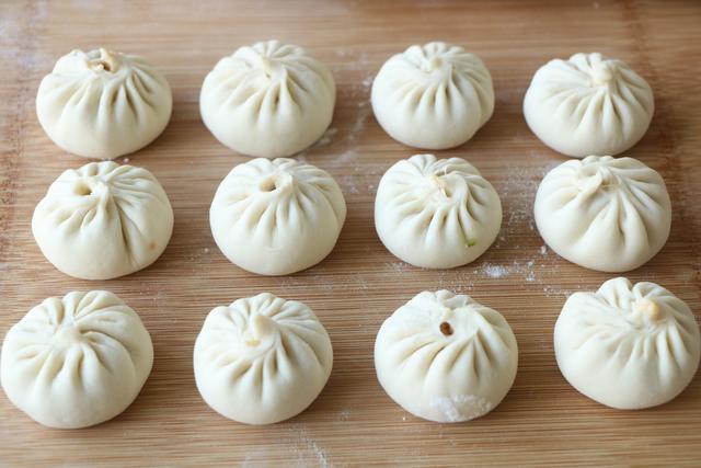 早餐小笼包，一口一个，学会在家做，比外面卖的健康好吃