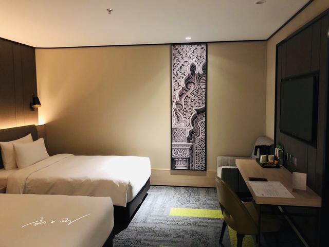 [旅行柚子君]马来西亚酒店房间出现“神秘”小箭头，中国游客：这是怎么用的？