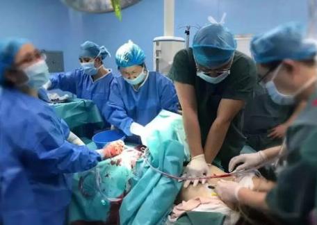 阳阳的家|4岁男宝被烫伤，3小时后竟却被送医抢救，医生：奶奶太无知了