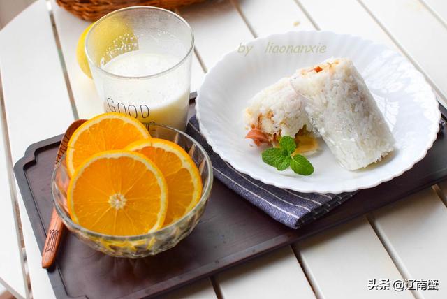 早餐主食别老是包子馒头，卷个饭团当早餐，孩子吃得可香了