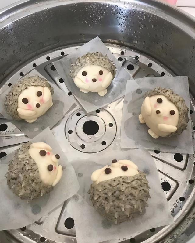 馒头变着花样做，松软可口，好吃又养胃，孩子吃得不亦乐乎