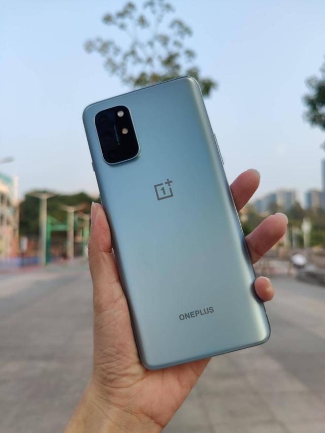 “欧皇”附体连抢两部一加8T，银时+青域双版本开箱