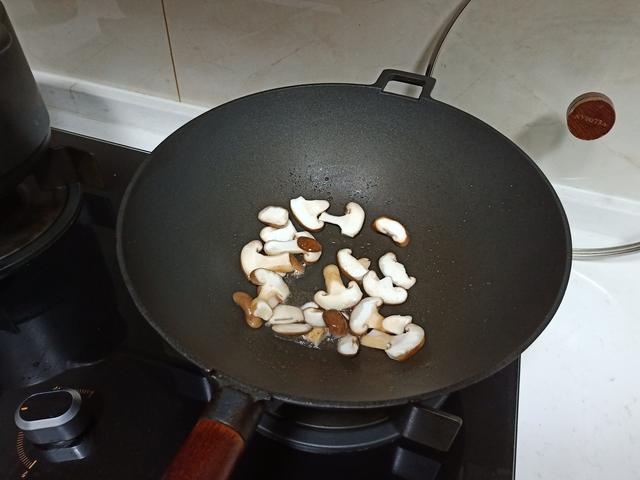 下雪天要吃这3个菜，热乎乎的，鲜美好吃又好做，连汤都不放过