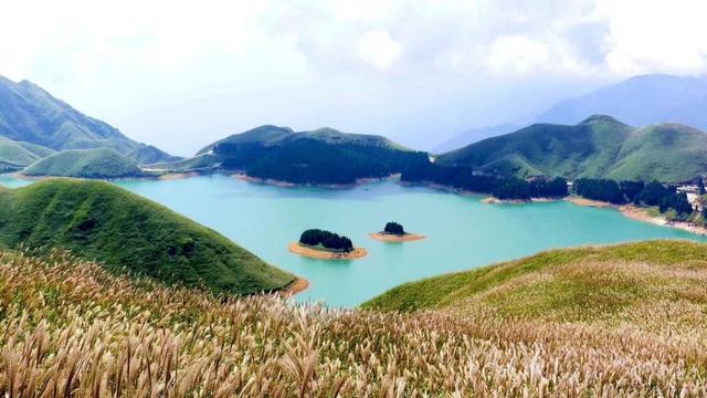 「旅行百事通」广西海拔最高的天池,距离广州790公里,走起