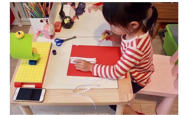 你的育儿经▲简单又美腻的宅家小手工，第一个就把女儿迷住了