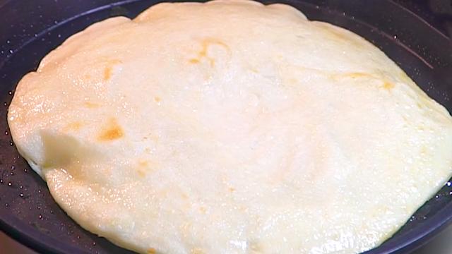 饼烙得像锅盔？试试这个家常饼做法，外酥里软层次丰富，凉了不硬
