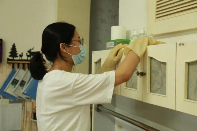 「你的育儿经」萌娃要开学了!深圳市教育幼儿园用小脚印帮助幼儿拉开距离