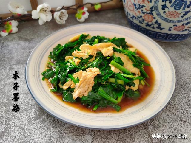 韭菜炒鸡蛋，加1勺它，鲜味倍增，家人说：有海鲜的味道