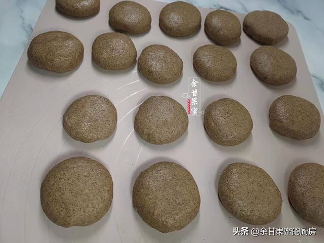 红薯全麦发面饼，方法简单，凉后不发硬，多做一点做早餐