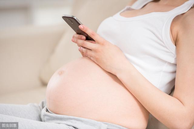 超级宝妈|孕期孕妇常熬夜玩手机,或许会给胎儿带来这3个变化,可别忽视了
