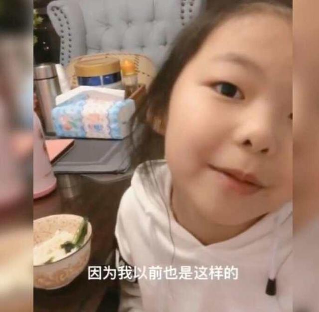 【超级宝妈】妹妹大哭急坏妈妈，二胎姐姐争宠揭发：都是假装的！你怎么看