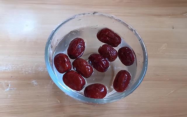 冬季早餐别将就，教你做山药红枣玉米面窝窝头，细腻香甜又营养