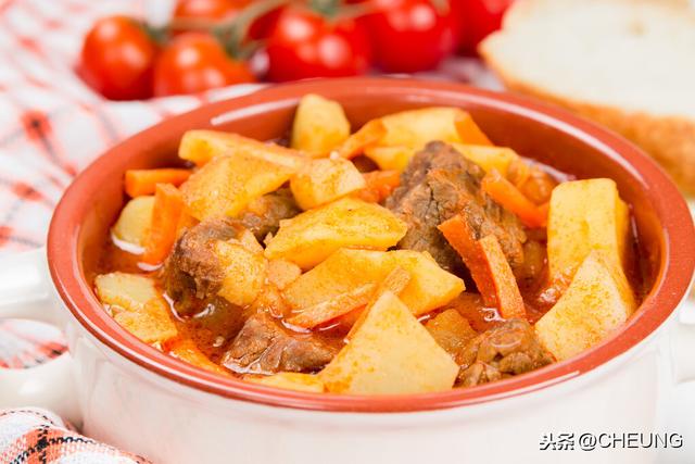 土豆炖牛肉，每一口都是家的味道，鲜香入味超下饭，新手一学就会