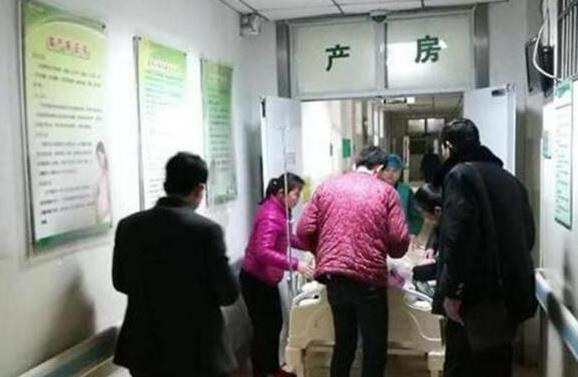 超级宝妈|22岁产妇生娃，产房外站着4个“宝爸”，孩子的“亲爸”到底是谁