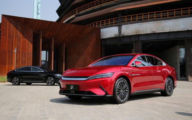 5月19日,比亚迪中大型轿车"汉"开启预售,预售价格为23-28万元.