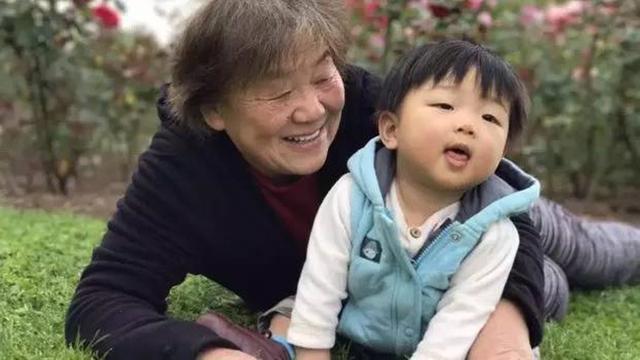 「你的育儿经」“奶奶带娃”越来越遭嫌弃，宁愿给姥姥带？宝妈给出的原因很现实