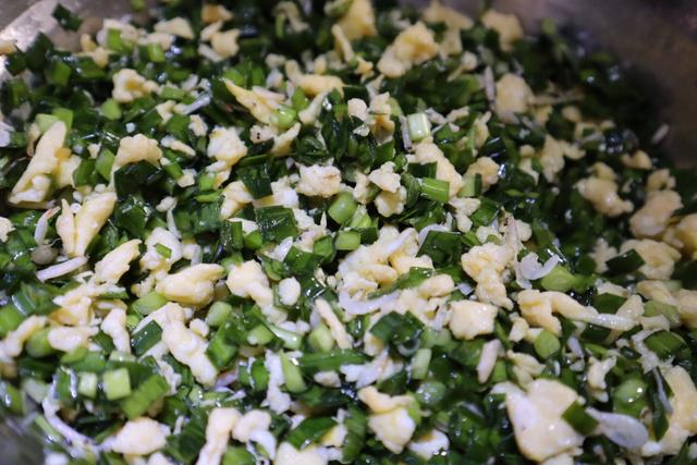 天一冷就馋热腾腾的饺子，这两种素菜做馅料，比肉馅还好吃