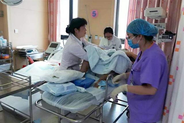 超级宝妈@分娩的时候为啥产房会那么冷？几个原因宝妈要知道，做好心理准备