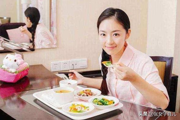 「超级宝妈」宝妈产后畏寒，还腰酸背痛，多半是坐月子犯了这几个错，别不信
