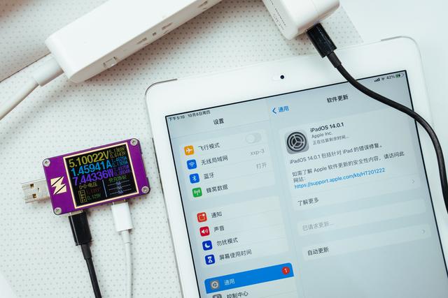 给iPhone12准备，更快更小的充电器：斯泰克20W充电器