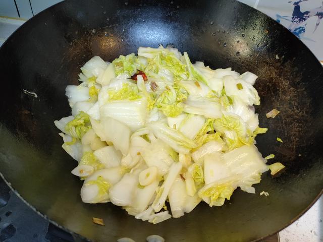 炒白菜，什么时候放醋是关键，顺序弄对了，脆爽好吃不出汤