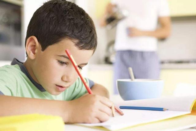 「超级宝妈」你还在追着孩子喂饭吗？了解孩子的＂内在驱动＂，才能更好把控