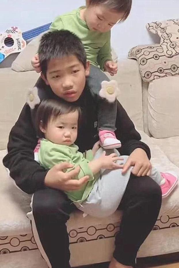 你的育儿经@9岁儿子强烈要求妈妈生二胎，结果迎来两个妹妹，儿子直呼受不了
