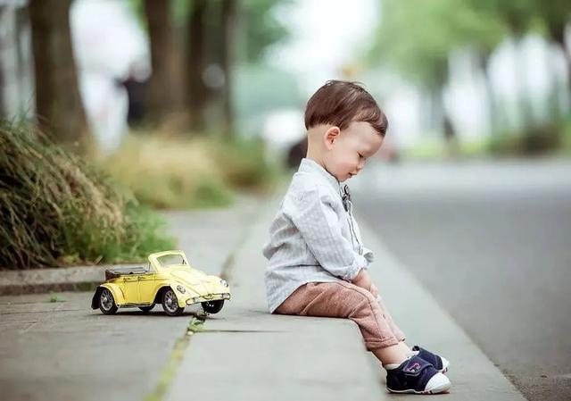 『你的育儿经』别让电视剥夺孩子的语言表达，你还在用动画片哄孩子吗？