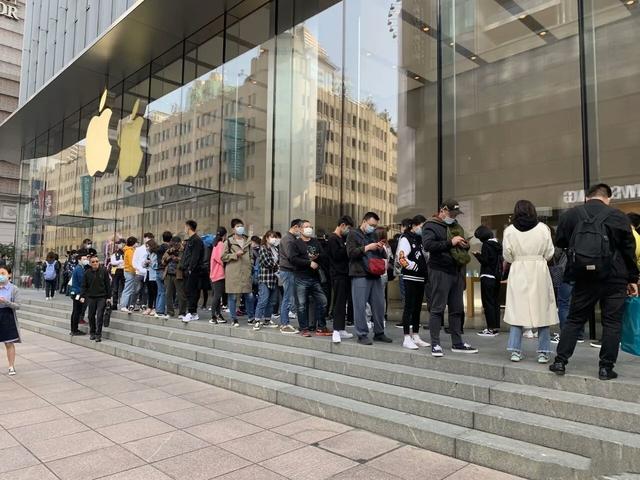 iPhone12里居然是高通老款的基带？谁给它的勇气卖这么贵