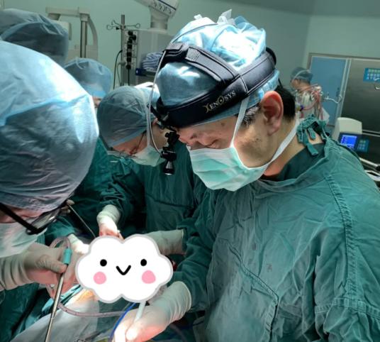 [你的育儿经]高龄产妇突发胸痛，竟是胎儿隔壁有“炸弹”，生死时速，挽救两条生命