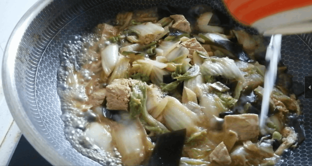 北方人的家常菜：海带白菜烧冻豆腐