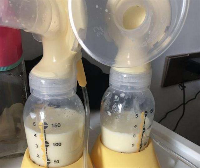 超级宝妈▲攒20袋母乳送闺蜜，宝妈却转身扔进垃圾桶：喝奶粉也不会让孩子喝