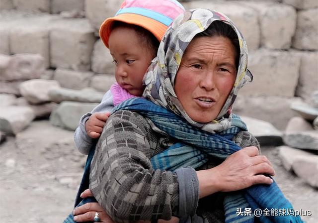 「超级宝妈」“富养女穷养儿”真的对吗?培养这2个气质才是关键,你家娃有吗