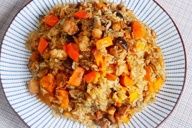 一个电饭锅解决晚饭，懒人福音一锅出，香糯清甜做法简单，太香了