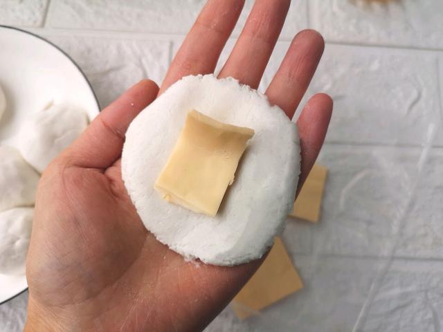 芝士糯米饼，软糯香甜，早饭下午茶是不错的选择，好吃又好看