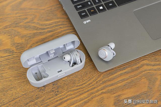 高品质真无线耳机上手，来自音频大厂的铁三角CKR7TW