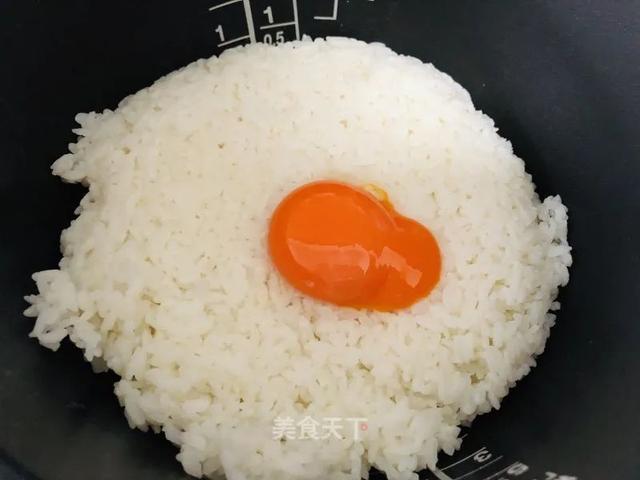 这样做出来的炒饭，简直不要太好吃！色香味俱全，好吃到舔盘