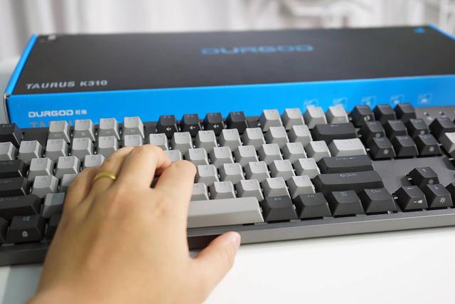 杜伽K310白光限定版：满足玩家所需，打造实用机械键盘首选