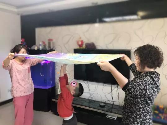 你的育儿经■孩子好动、经常摇头晃脑，喜欢咬东西，8个小游戏教你科学应对