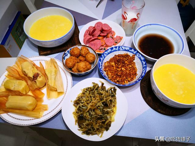 山东三口之家早餐在朋友圈火了，网友：不剩菜不浪费，拒绝精致穷