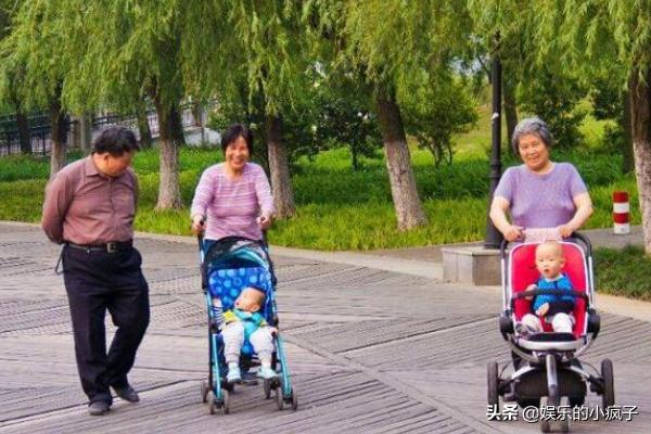 超幸福一家|一位姥姥的忠告：别轻易给女儿带娃，心疼女儿的老人，为何后悔了