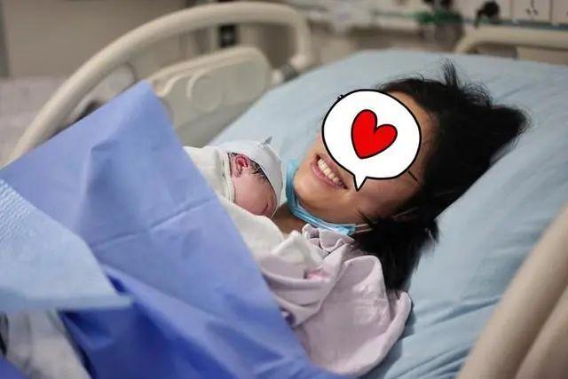 超级宝妈▲国际护士节｜产科里的男助产士：亲手帮老婆接生收获双重幸福