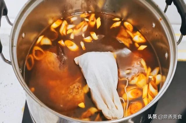 酱牛肉时，切记"1腌2泡"，做对了，牛肉不柴不腥，酱香又入味