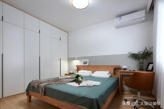 看来看去还是白色搭木色的装修最舒服耐看，初看不惊艳越看越喜欢