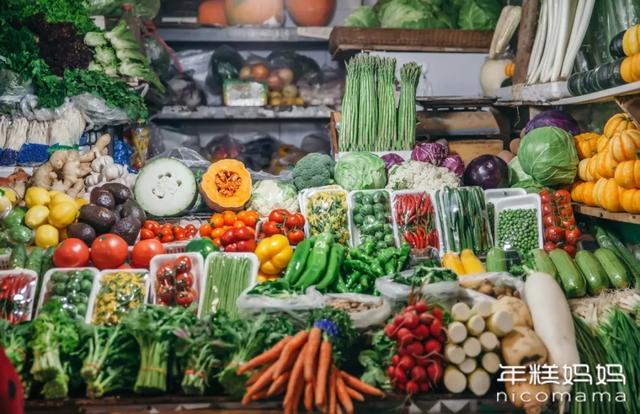 栀蓝：娃多大吃“大人饭”？一餐吃多少？3张图搞清楚